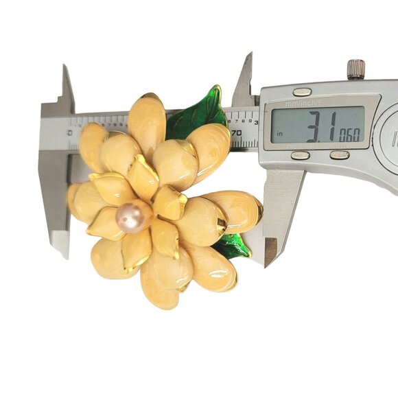 Joan Rivers Gold Tone Peach, Green Enamel Faux Pearl Flower Brooch, Signed M55 - Picture 9 of 10